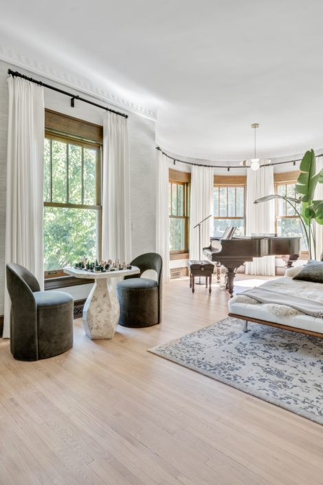 Living room with piano and chess table